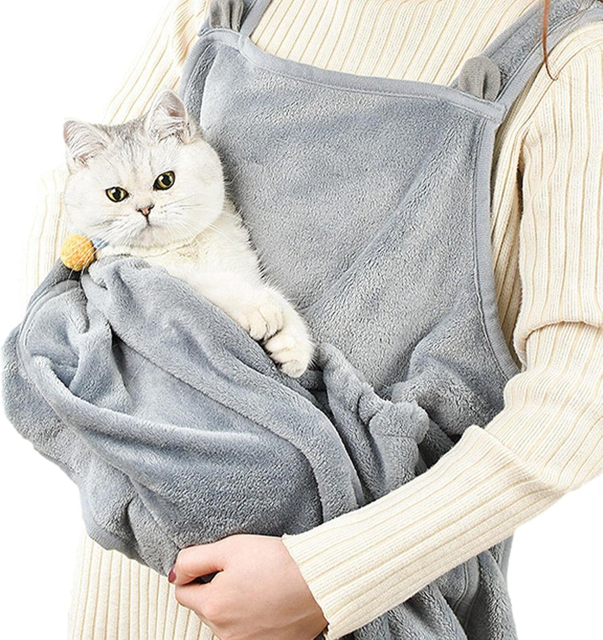 Delantal canguro NIDORA con un gato blanco dentro del bolsillo